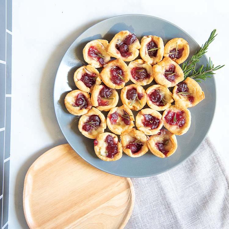 Easy Cranberry Brie Bites